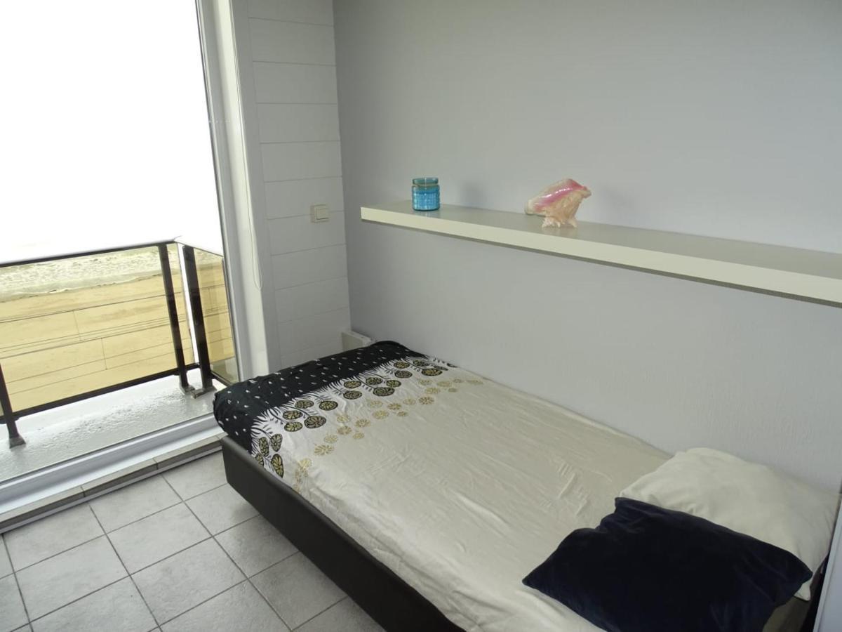 Renovated studio direct Seaview Ostenda Esterno foto