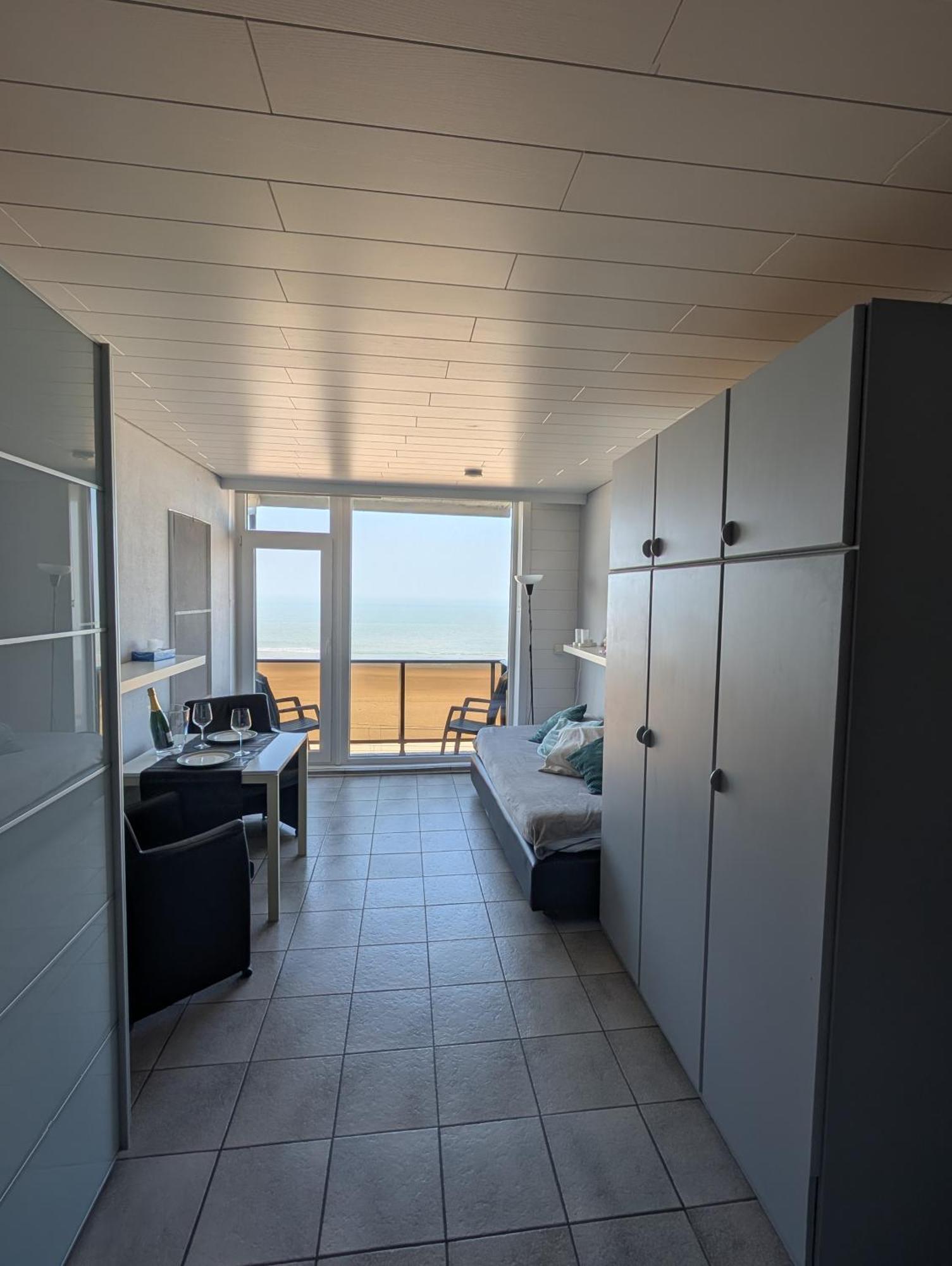 Renovated studio direct Seaview Ostenda Esterno foto